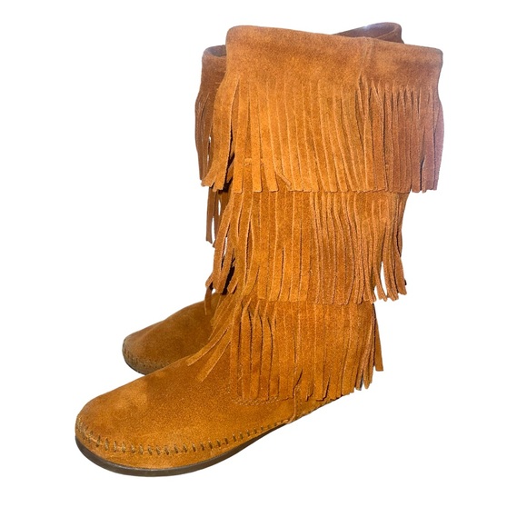 Minnetonka size 7 moccasin boots with fringe - Picture 1 of 4